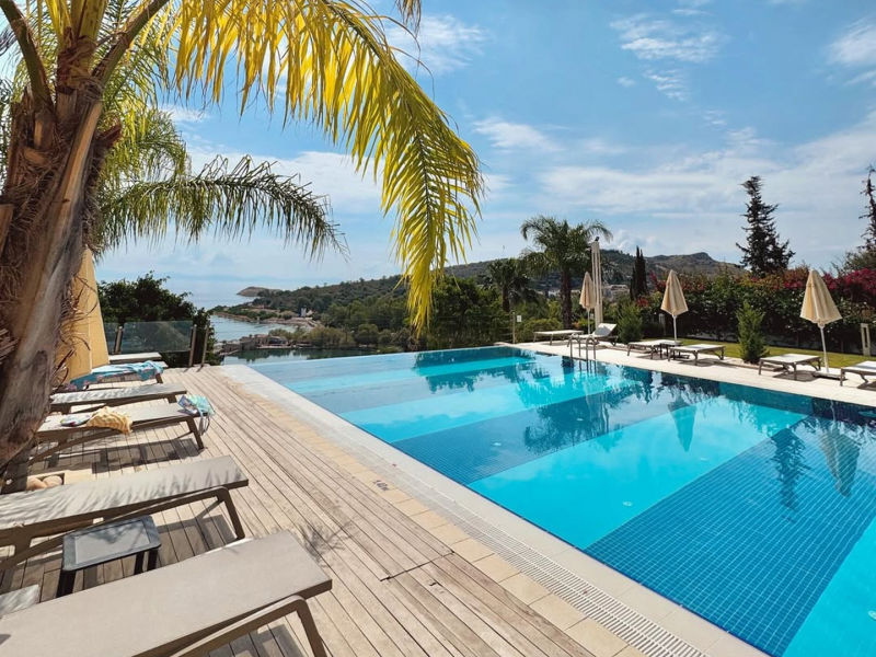 Kylix Pool Bar